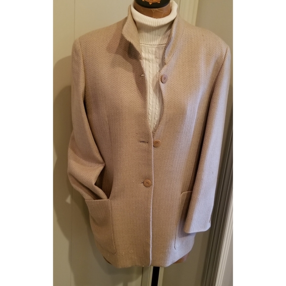 Back-in-the-Office Look with 90s Armani Jacket - Picture 2 of 10